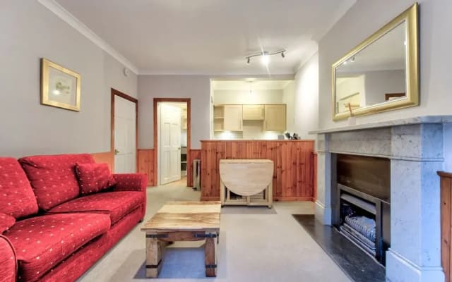 Central New Town Flat, Near Princes Street - photo 3