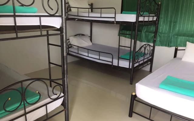 V2 Seagate Hip Hotel - Hostel - photo 2