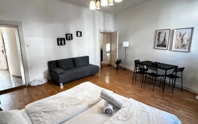 Cozy 2BR Apartment Near Schöpfwerk - photo 2