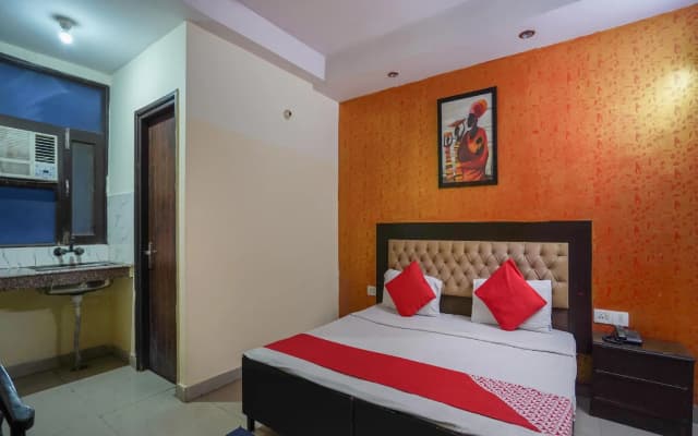 OYO 75463 Jkm Palace - photo 2
