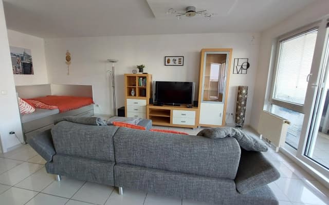 Mischek Tower Apartment with private terrace next to UNO - photo 2