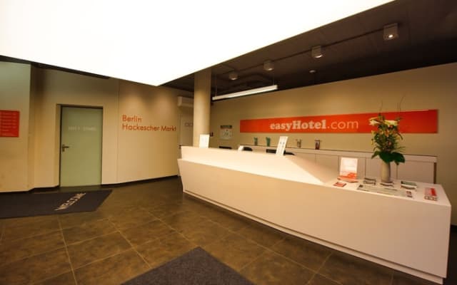 easyHotel Berlin Hackescher Markt - photo 2