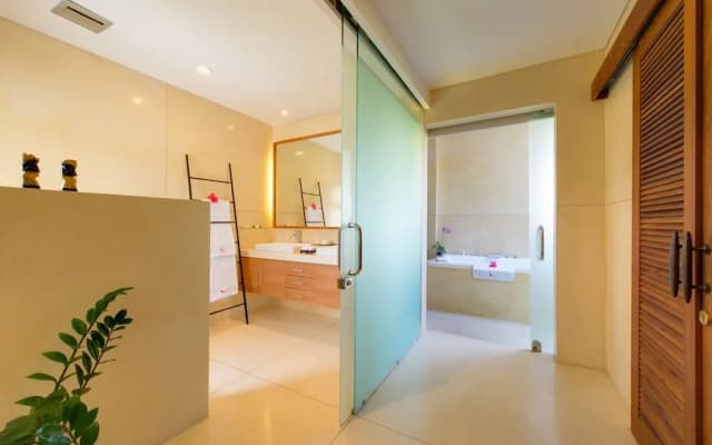 Spacious Luxury 4 Br in Centre Seminyak - photo 2