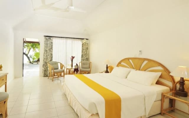 Holiday Island Resort & Spa - photo 4