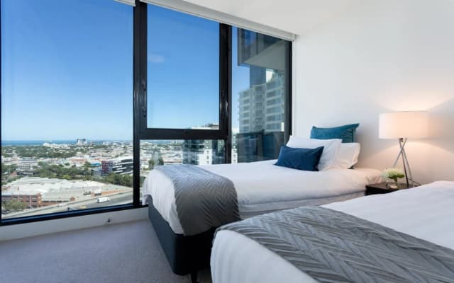 Southbank Views Deluxe Apartments - photo 2