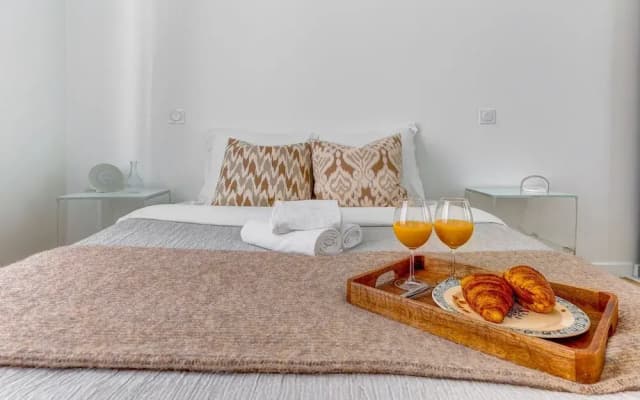 Bright 1BR Near Seine & Eiffel Tower - photo 5