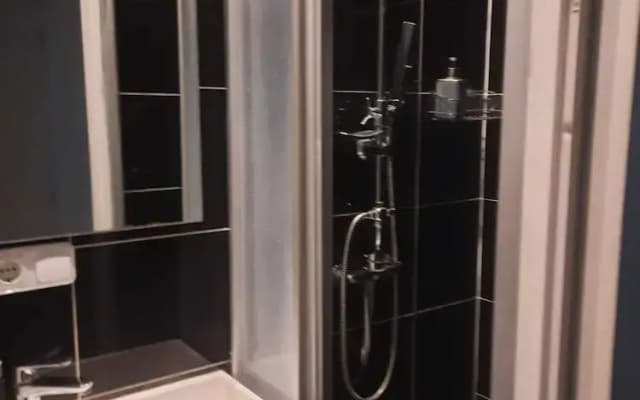 Charming 1BR Apartment In Top Location - photo 5
