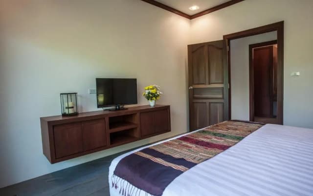 Baan Pinya Executive Bungalow - photo 2