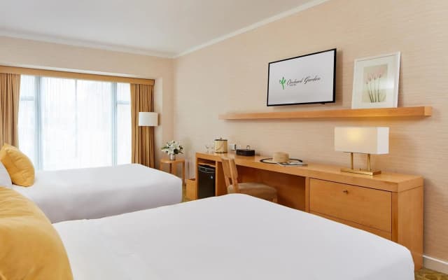 Orchard Garden Hotel - photo 4