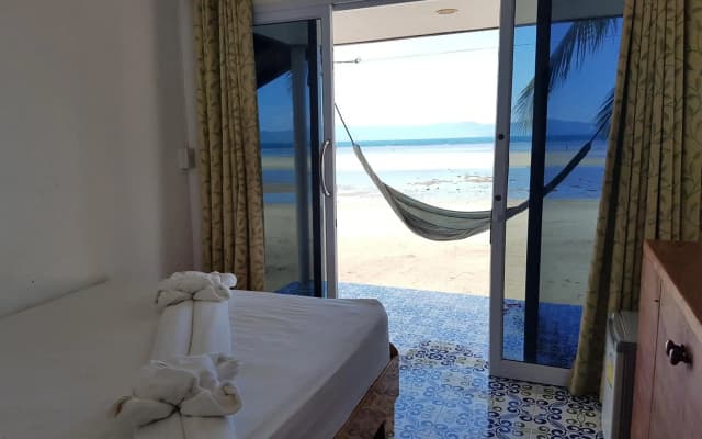Mac's Bay Resort - photo 2