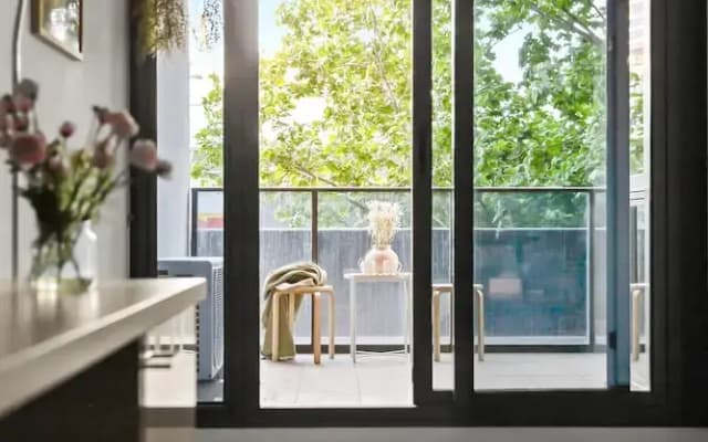 Chic 1BR Apt Near Southern Cross - photo 5