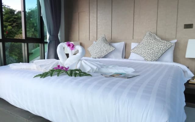 Rossarin Sea View Patong - photo 3