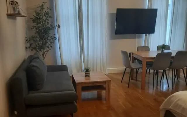 Bright 2BR Apartment Near Main Sights - photo 3