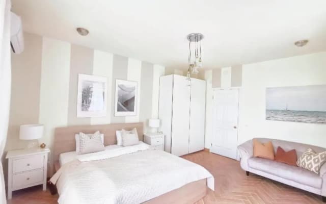 Bellevue Apartment with AC & heating & terrace - photo 3