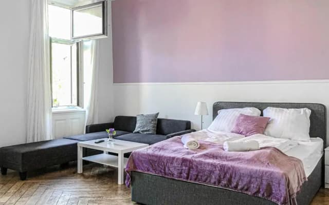 Commodious 2BR Apt. Near AKH-Perfect for Groups - photo 5