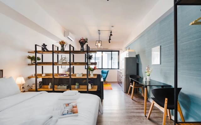 "sanders Home Suites - Pleasant Downtown Studio" - photo 4