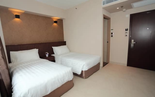WE Hotel - photo 2