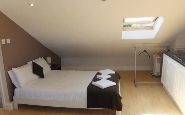 Brackenbury Apartments - photo 2
