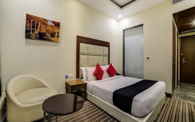 New Haven Hotel Greater Kailash by OYO - photo 4
