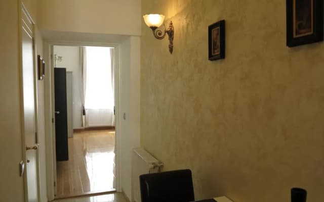 Small Luxury Kapitol Apartment - photo 2