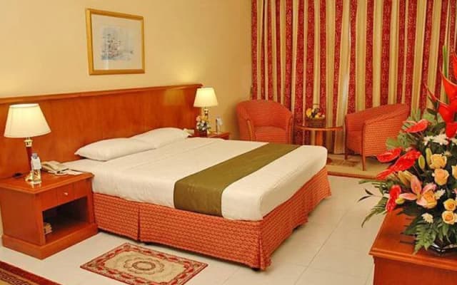 Embassy Suites Hotel - photo 3
