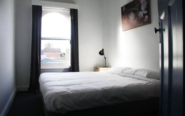College Lawn Hotel - Hostel - photo 3