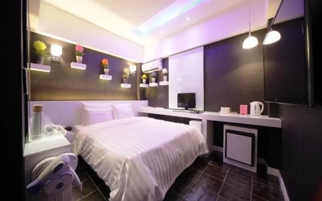 Candy Hotel - photo 2