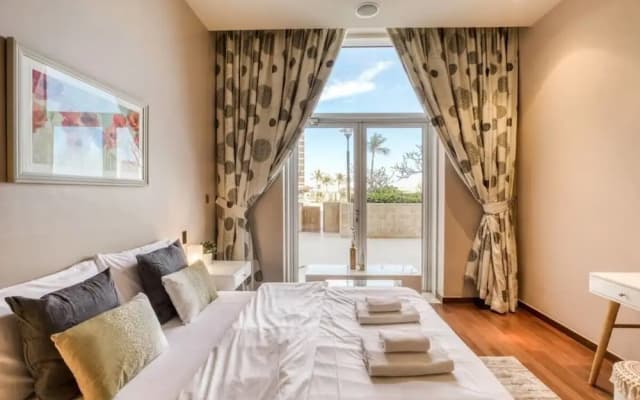 Private Beach & Pool Right on Your Doorstep! - photo 3