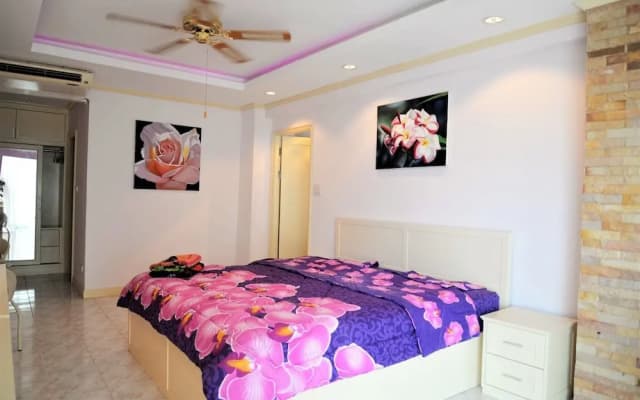 1-bed Condo at Jomtien Beach - Sleeps 2 - photo 2