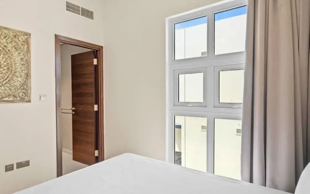 Modern 3BR townhouse in Damac Hills 2 - photo 5