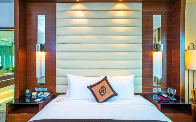 Royal Halong Hotel - photo 3