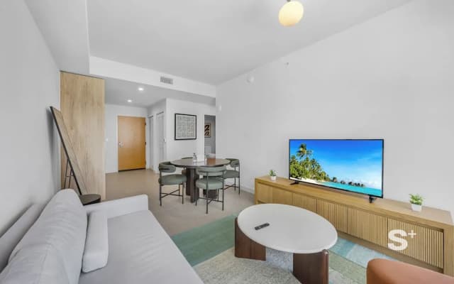 Skyline Views 1BR in - Rooftop pool - photo 3
