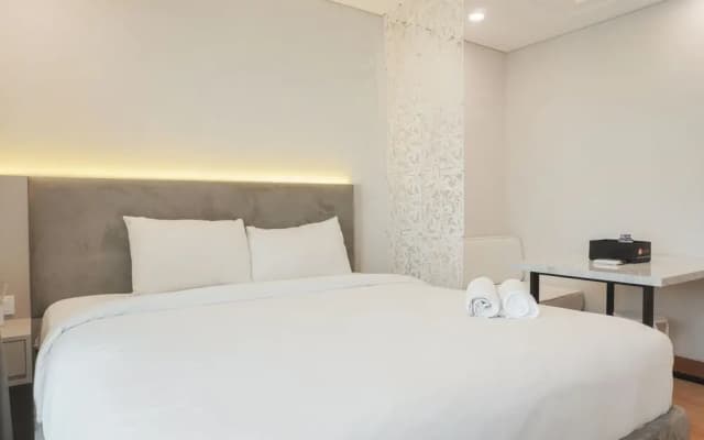 Elegant and Nice Studio at Capitol Suites Apartment - photo 2