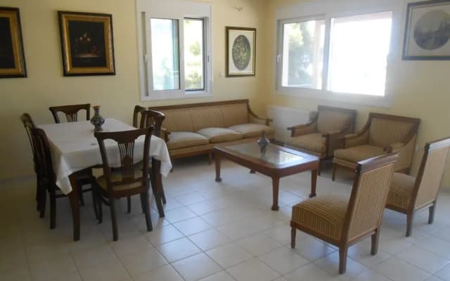 Luxury 2-bed House in Pefkali - photo 3