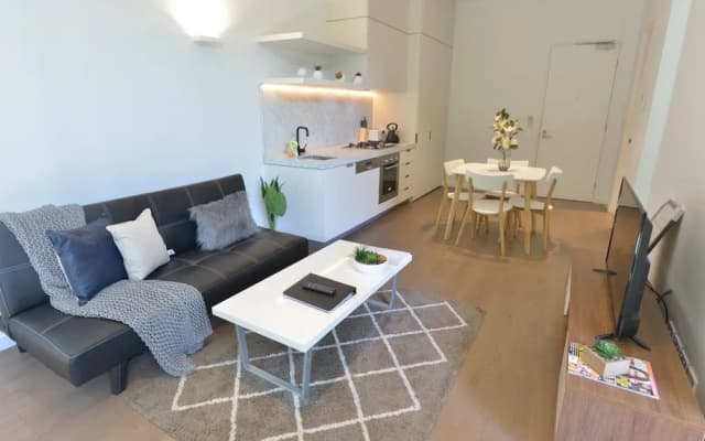Spacious Cosy Bedroom Suite + Large Balcony - photo 5