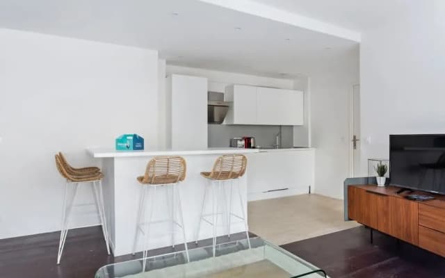 Modern Cosy 1-Bed Apartment Sleeps 6, in Paris - photo 3
