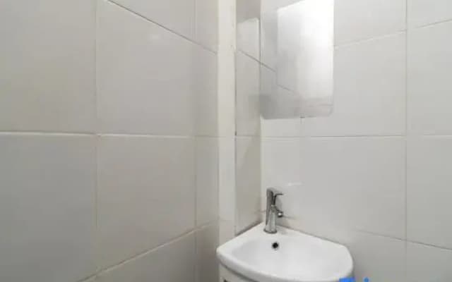 Urbanview Hotel Bizhome Artha Gading Boulevard by RedDoorz - photo 5