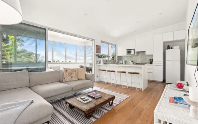 Luxury 2-bed With Ocean Views and Garden - photo 2