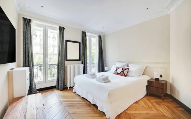 Charming apt - 2br/6p - Ternes/ Arc de Triomphe - photo 2