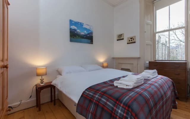 2 Bedroom Central Apartment - photo 3