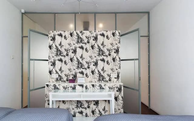 House Management Group Marnix Suites – House - photo 4