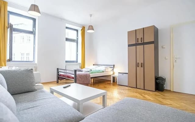 Cozy 4BR Apt Garden Close to Danube - photo 2