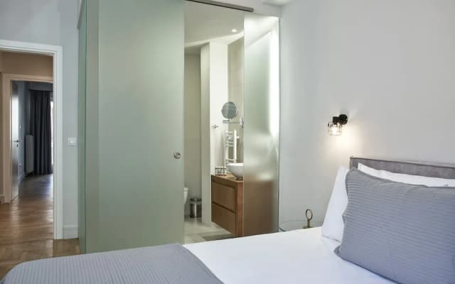 Ilisia Park Contemporary 2BD Condo - photo 5