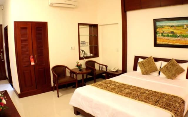 City Hotel 18 Luu Van Lang - photo 2