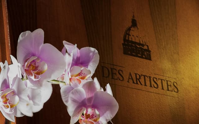 Des Artistes Budget Rooms - photo 3
