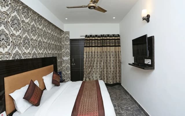 OYO 11405 Hotel Tej Palace - photo 4