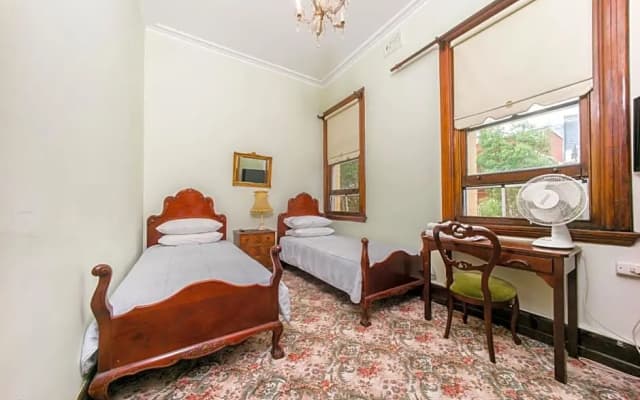 East Sydney Hotel - photo 2