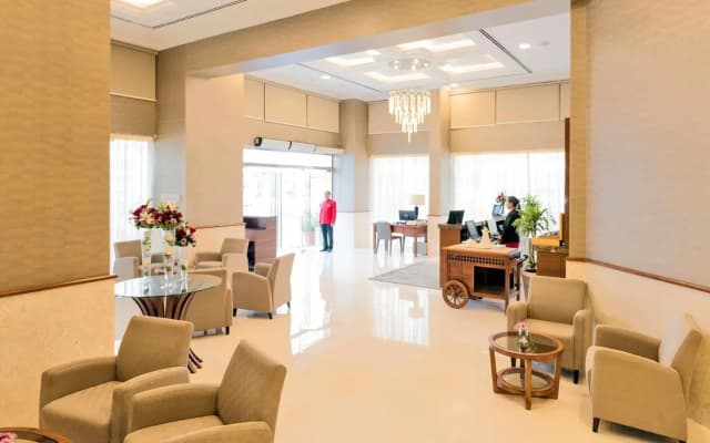 Emirates Plaza Hotel - photo 2