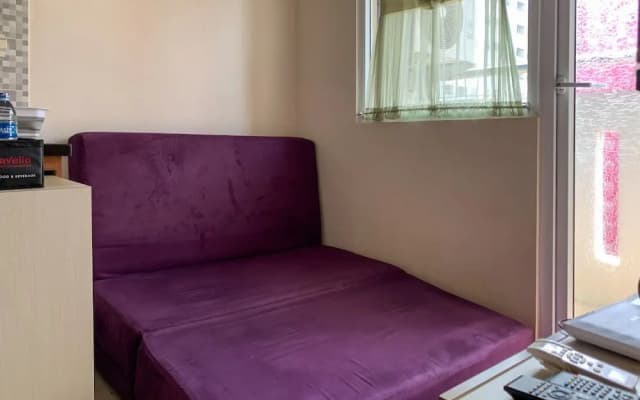 Modern Look And Comfortable 2Br Green Pramuka City Apartment - photo 5