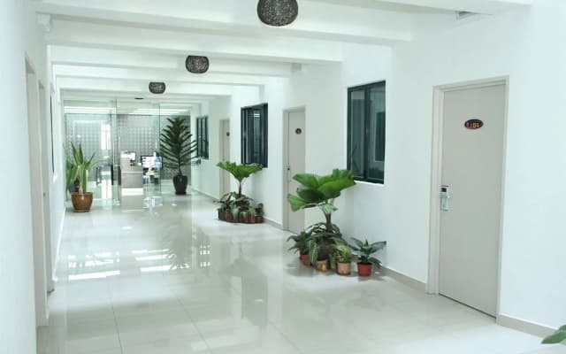 Iris Garden Hotel - photo 2